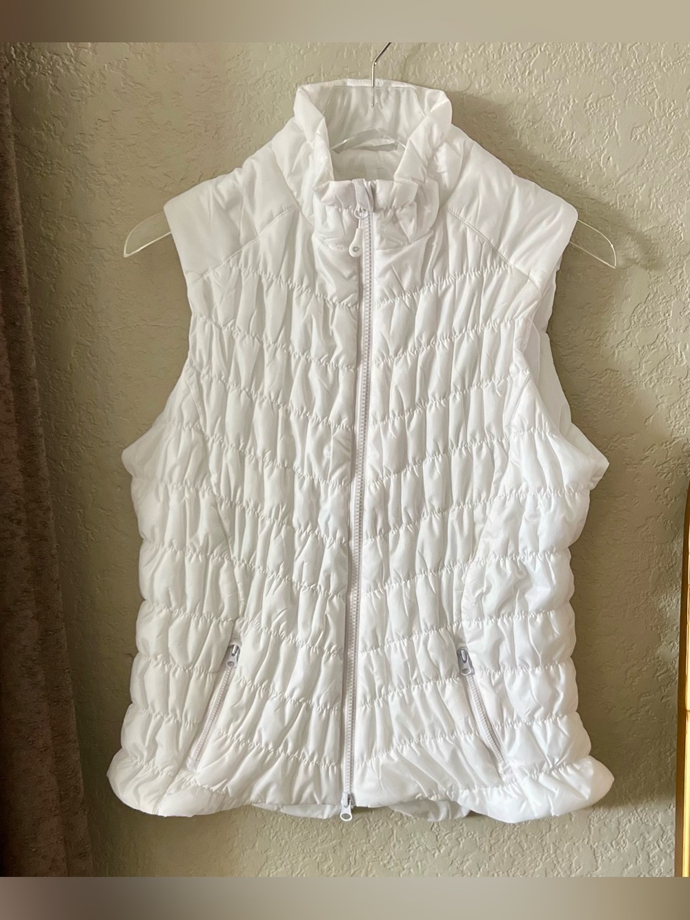 IBKUL Women's Solid Vest White Size Large *FLAW*